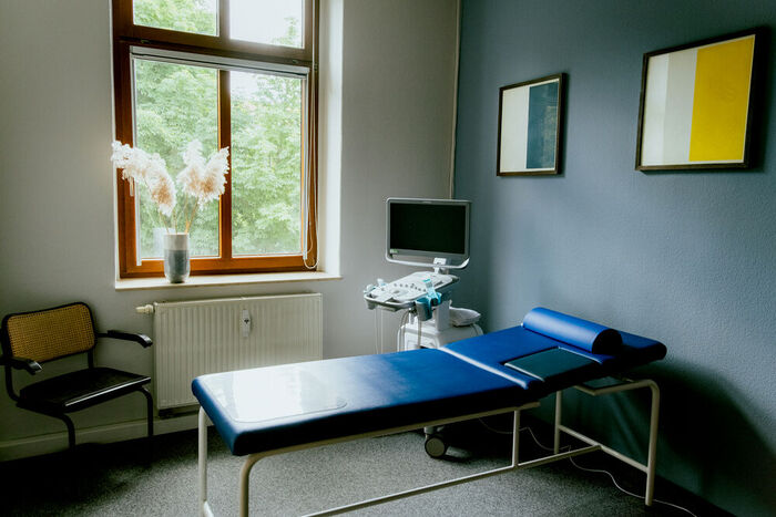 Behandlungsraum der Hausarztpraxis Brode Behandlungsraum der Hausarztpraxis Brode